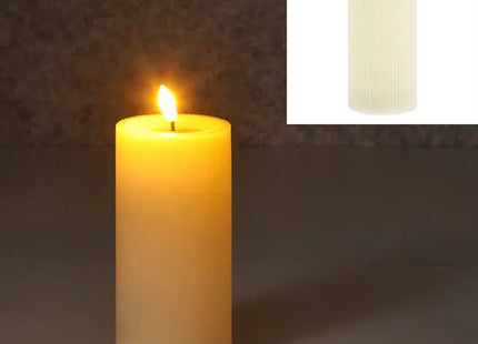 Elfenbeinfarbene LED Kerze mit Rillen, Groß, Stilvolle Beleuchtung, 7,5x15 cm TK Gruppe® Grosshandel 