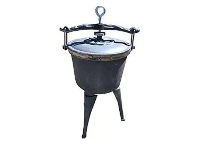 FEUERKESSEL ;Premium Feuerkessel: Hochwertiger Lagerfeuertopf aus Gusseisen – Robuster Outdoor Kochkessel für Lagerfeuer und Camping – Tragbarer Dreibeinkessel für Kochspaß unter freiem Himmel TK Gruppe® Grosshandel 