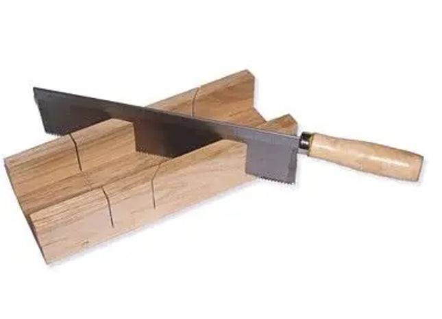 GEHRUNGSLADE MIT SAGE: Präzise Gehrungslade mit Säge - Holzbearbeitungswerkzeug-Set für exakte Schnitte TK Gruppe® Grosshandel 