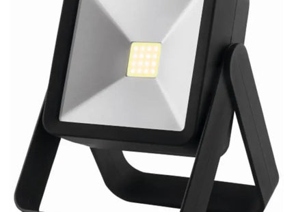 Metmaxx LED MegaBeam Lampe TheFlutlichtCOB - schwarz & silber Leistungsstarkes Flutlicht TK Gruppe® Grosshandel 