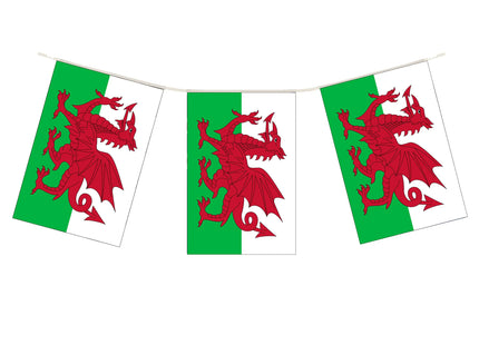 Wales-Flaggenkette, 10 m, 20 PVC-Flaggen, 20 x 31 cm, Wetterfest TK Gruppe® Grosshandel 