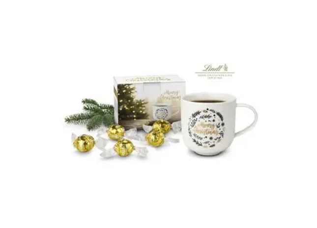 Zauberhafte Weihnachtstasse - Geschenkset mit süßen Leckereien TK Gruppe® Grosshandel 