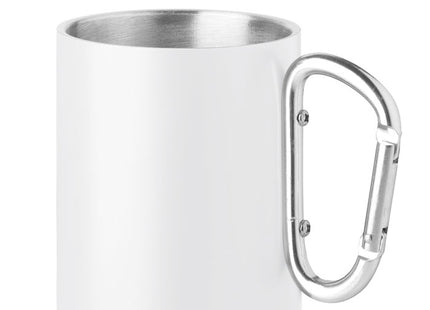 Metallbecher und Karabinergriff